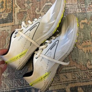 BROOKS XC/track spikes size 7.5